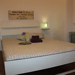The Blue House - Saint Pauls Apartment *